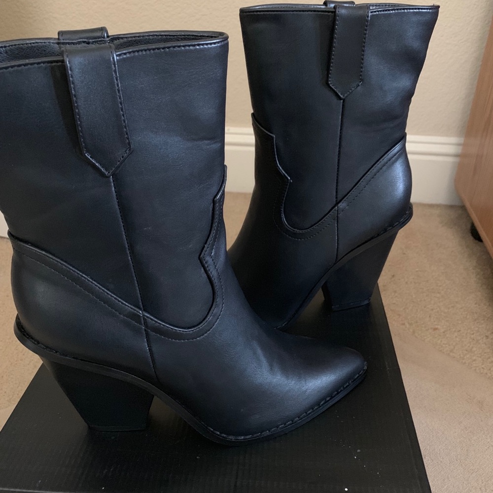 Brand new black boots size 7.5